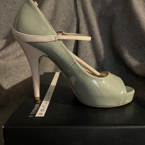 Jay Manuel, mint green and cream peep-toes. Size 7.